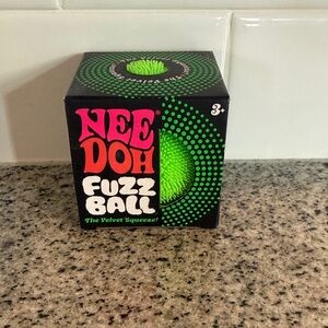 Fuzz Ball Velvet Squeeze - Green